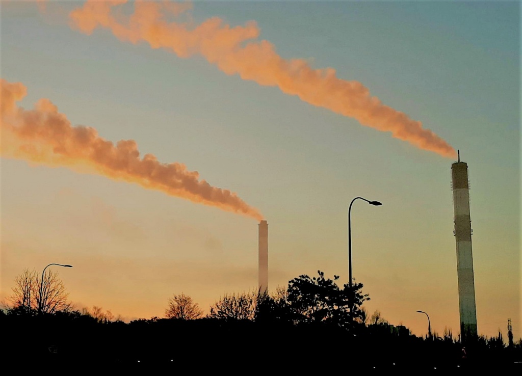 Alarmowy poziom zanieczyszczenia powietrza w Łódzkiem [OSTRZEŻENIE] - Zdjęcie główne