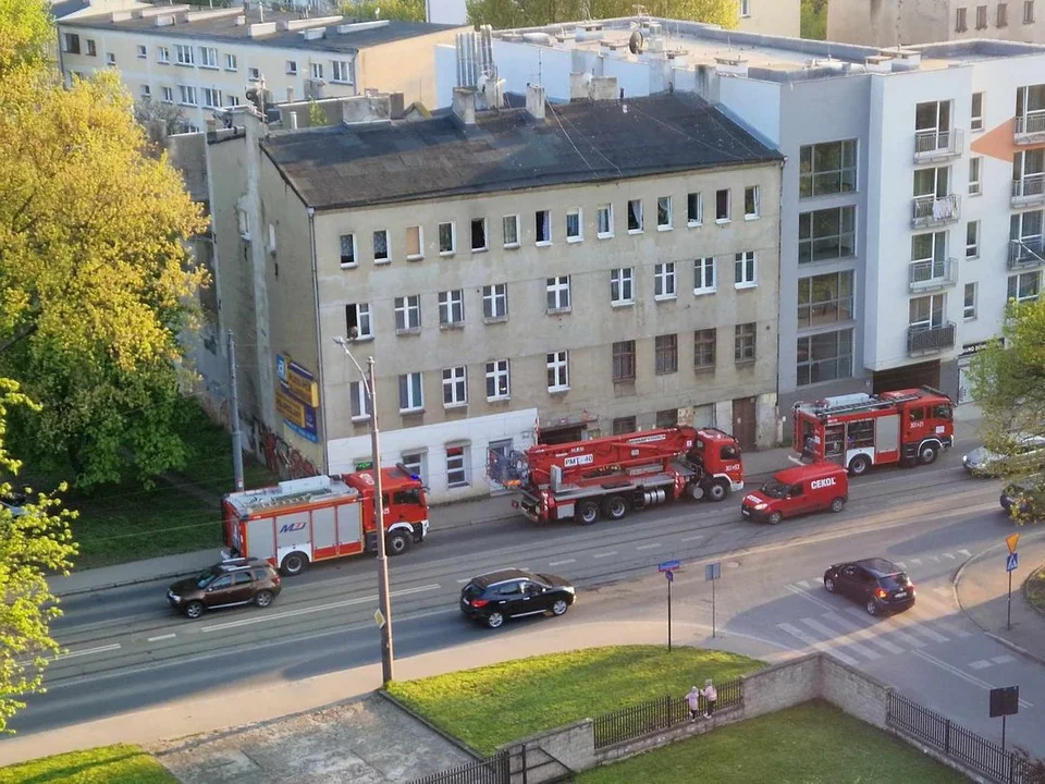 Pożar przy ulicy Limanowskiego. Na miejscu służby - Zdjęcie główne