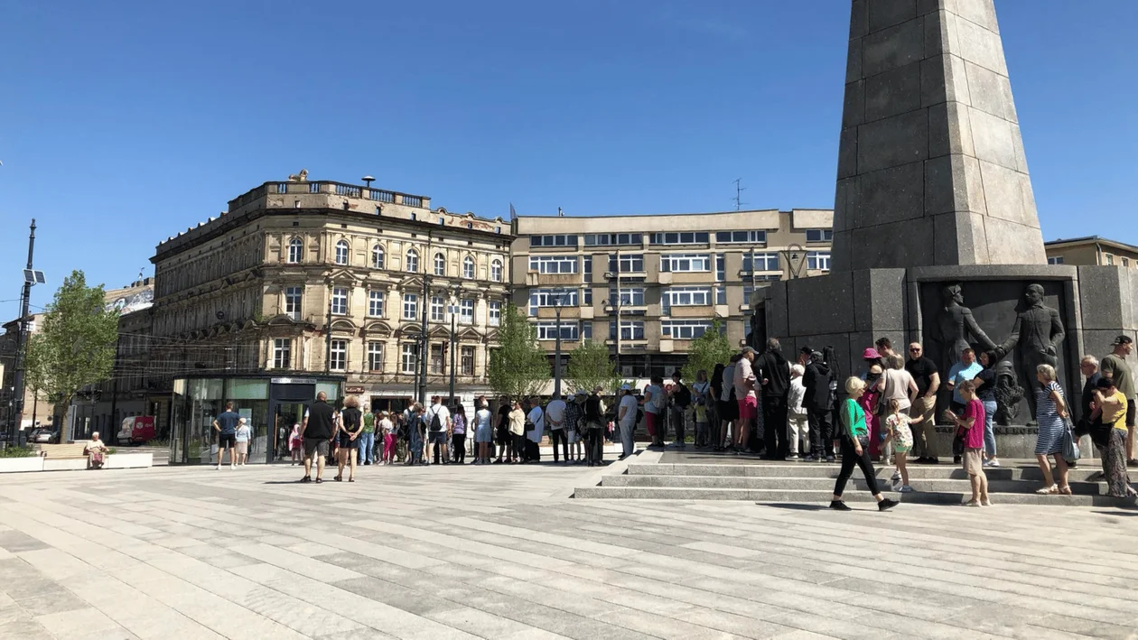 Tłumy chcą wejść do Muzeum Kanału „Dętka”. Na placu Wolności w Łodzi zrobiła się niezła kolejka [ZDJĘCIA] - Zdjęcie główne