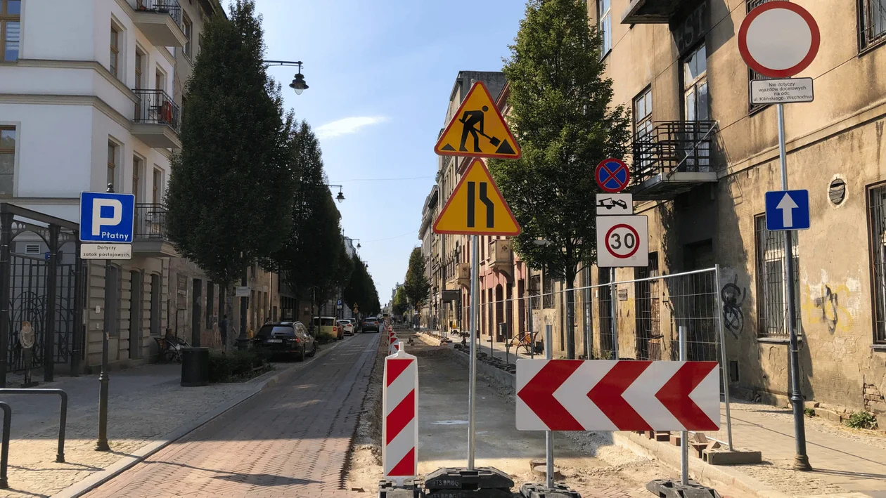 Drogowcy pojawili się na ważnej ulicy w centrum miasta, a autobusy MPK zmieniły swoje trasy. Jak kursują? Gdzie się zatrzymują? - Zdjęcie główne