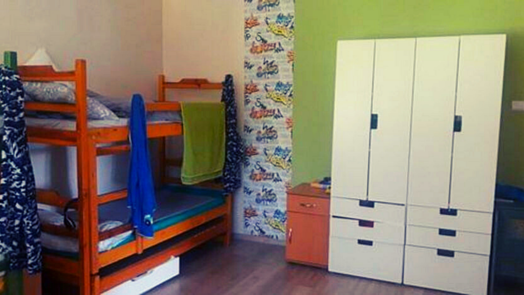 Chcecie spełnić marzenia kilkorga dzieci? Potrzebne 3 szafy i 6 łóżek dla chłopców z Pogotowia Opiekuńczego - Zdjęcie główne