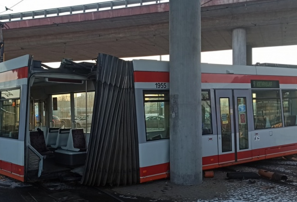 Poważny wypadek tramwaju w Łodzi. MPK Łódź wyjaśnia przyczyny wykolejenia  - Zdjęcie główne
