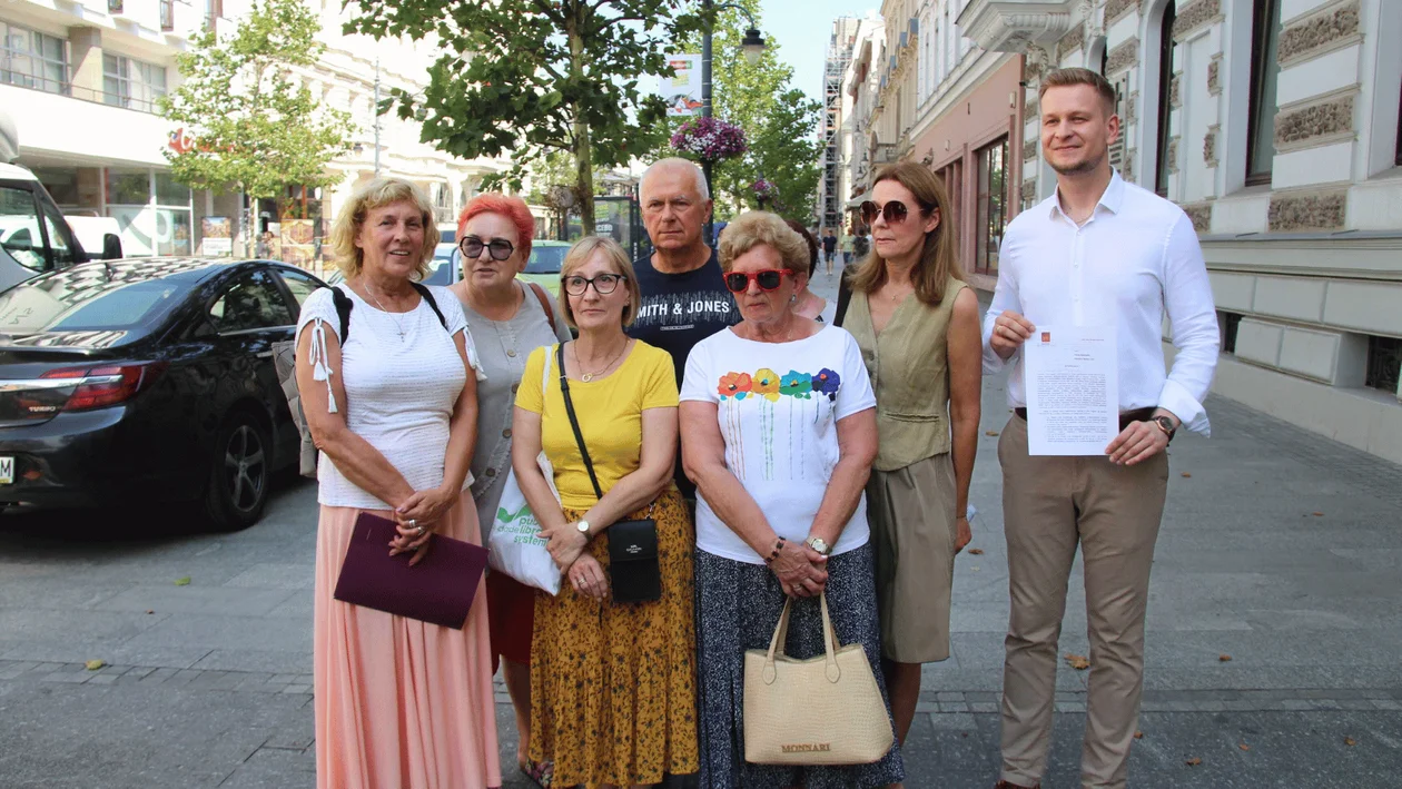 Zamiast parkingu postawią blok? Mieszkają w sąsiedztwie Wodnego Rynku, teraz boją się o przyszłość swojego parkingu - Zdjęcie główne