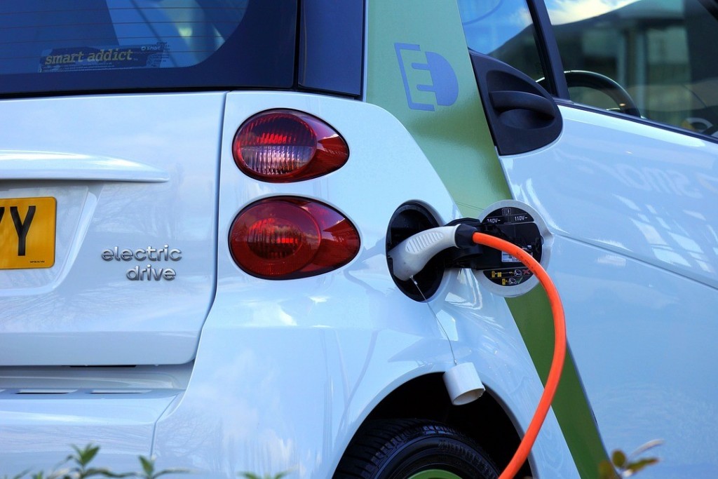 Zwiększa się liczba aut elektrycznych w Polsce. Czas zrezygnować z silników spalinowych?  - Zdjęcie główne