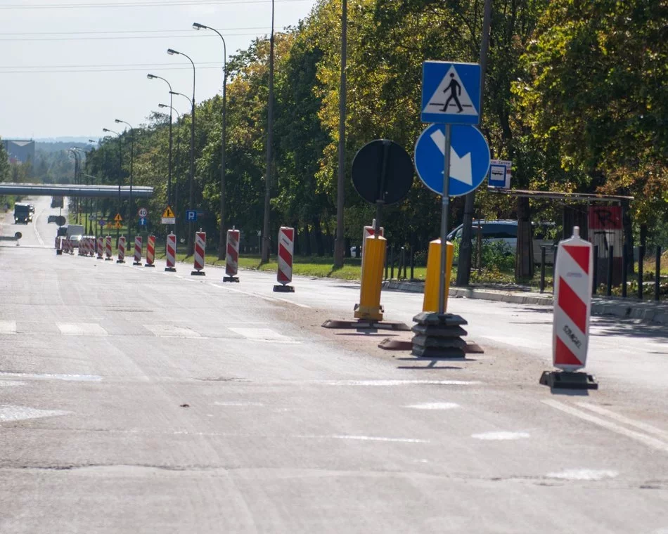 Remont ważnej ulicy na Zarzewie już trwa. Autobusy MPK Łódź muszą zmienić swoje trasy. Sprawdź szczegóły - Zdjęcie główne