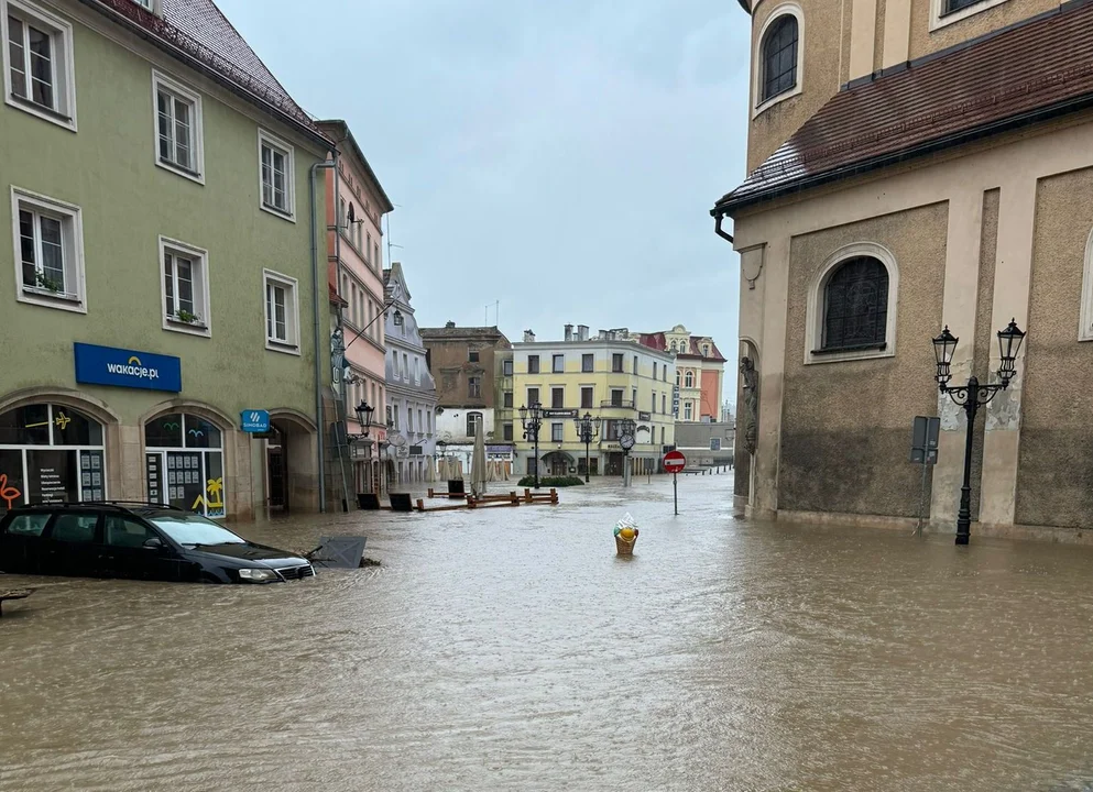 Dramatyczna sytuacja na południu kraju. Łódź solidarna z powodzianami - Zdjęcie główne