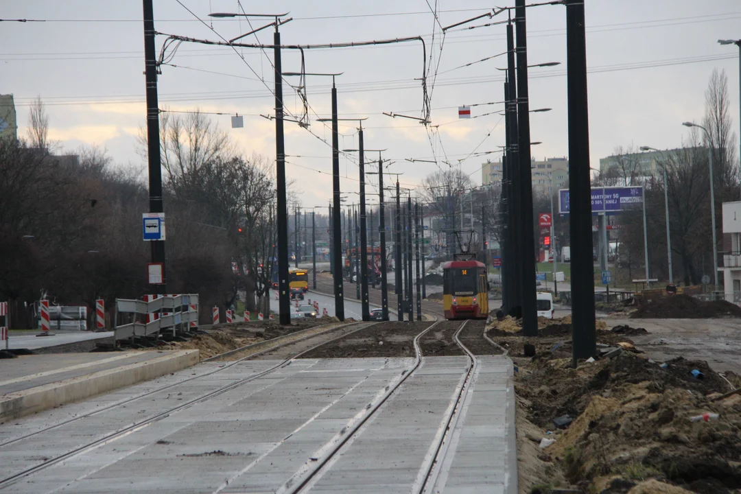 Zatrzymanie ruchu tramwajów na Dąbrowskiego. Tramwaje MPK Łódź zmieniły swoje trasy. Ogłoszono komunikację zastępczą - Zdjęcie główne