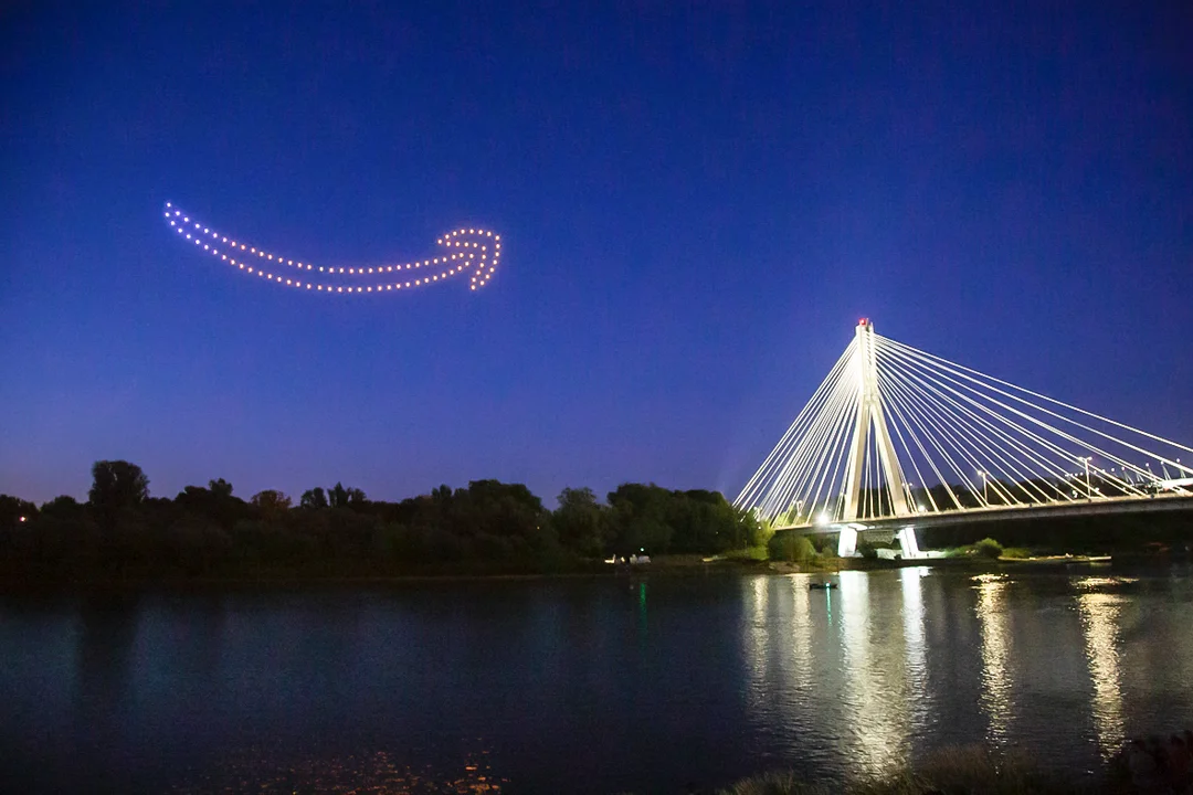 Specjalny pokaz dronów w Warszawie z okazji pierwszego Amazon Prime Day w Polsce - Zdjęcie główne