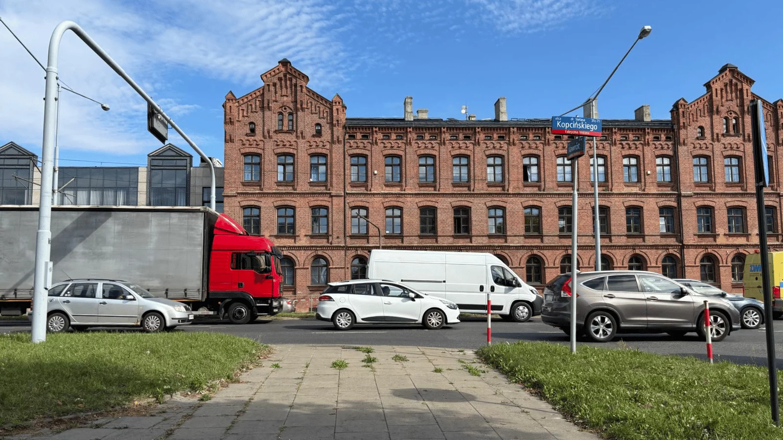 Na Kopcińskiego ma powrócić zlikwidowane przejście dla pieszych. Urząd zapowiada, że będzie bezpieczne. Kiedy się pojawi? - Zdjęcie główne