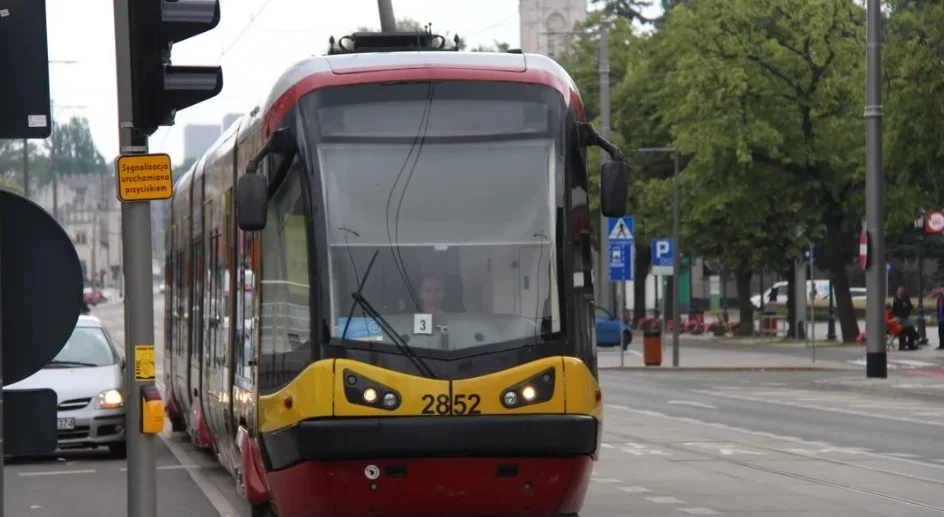 Na Łaskiej stanęły tramwaje 41. Utrudnienia dla pasażerów MPK Łódź w Pabianicach - Zdjęcie główne