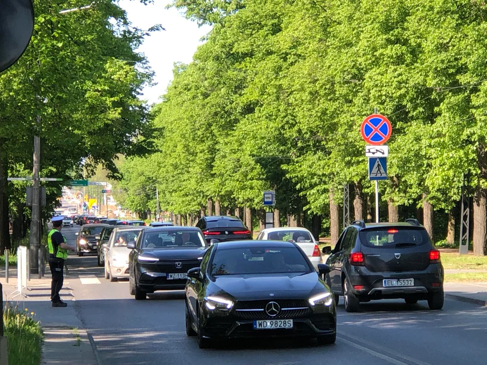 Armagedon na Konstantynowskiej. Kierowcy chcą zaparkować jak najbliżej Orientarium ZOO Łódź - Zdjęcie główne