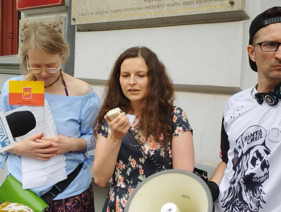 "Lokatorzy to nie towar!". Protest pod Urzędem Miasta Łodzi - Zdjęcie główne