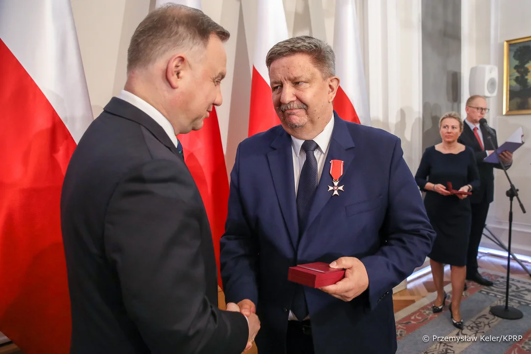 Marszałek Grzegorz Schreiber odznaczony przez prezydenta Andrzeja Dudę Krzyżem Kawalerskim Orderu Odrodzenia Polski - Zdjęcie główne