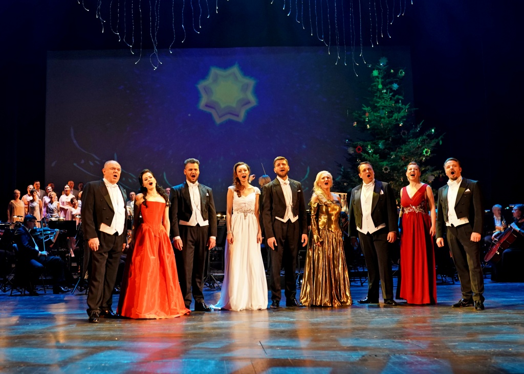 „Wszyscy śpiewajmy kolędy” - koncert kolęd w Teatrze Wielkim w Łodzi już 6 i 10 stycznia!  - Zdjęcie główne