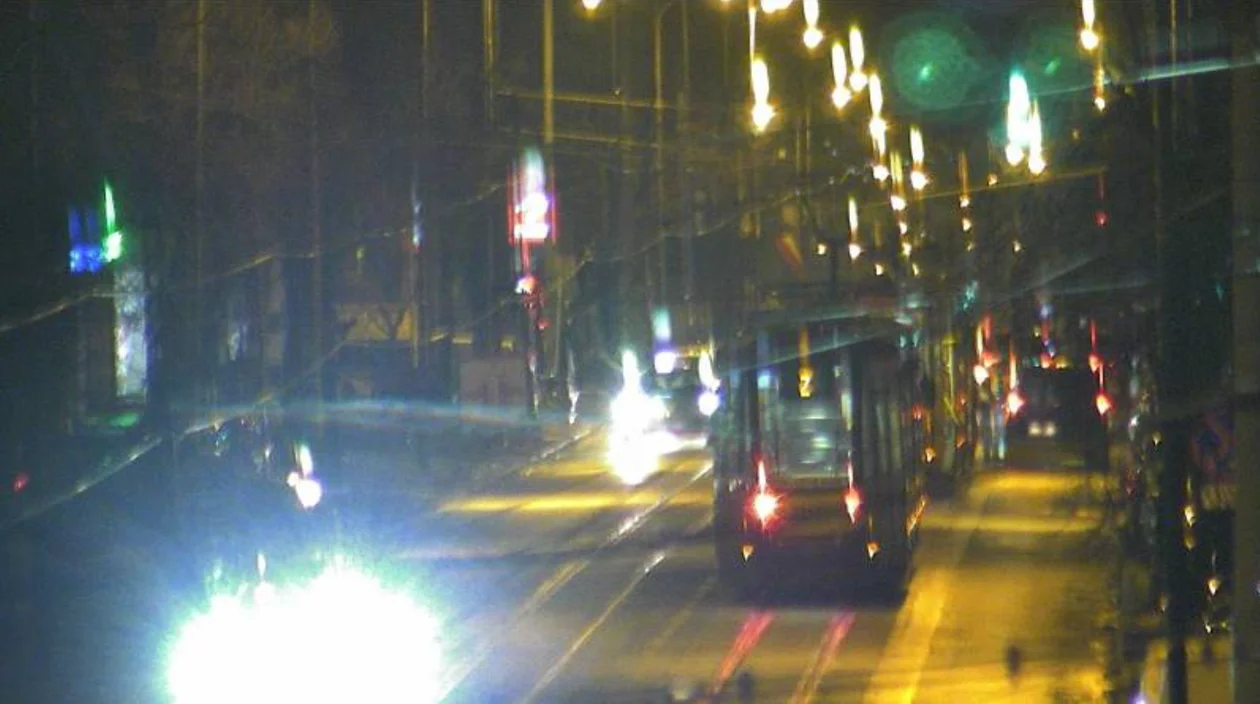 Utrudnienia dla podróżnych MPK Łódź. Wstrzymano ruch autobusów i tramwajów na ważnej ulicy. Także na linii zastępczej - Zdjęcie główne
