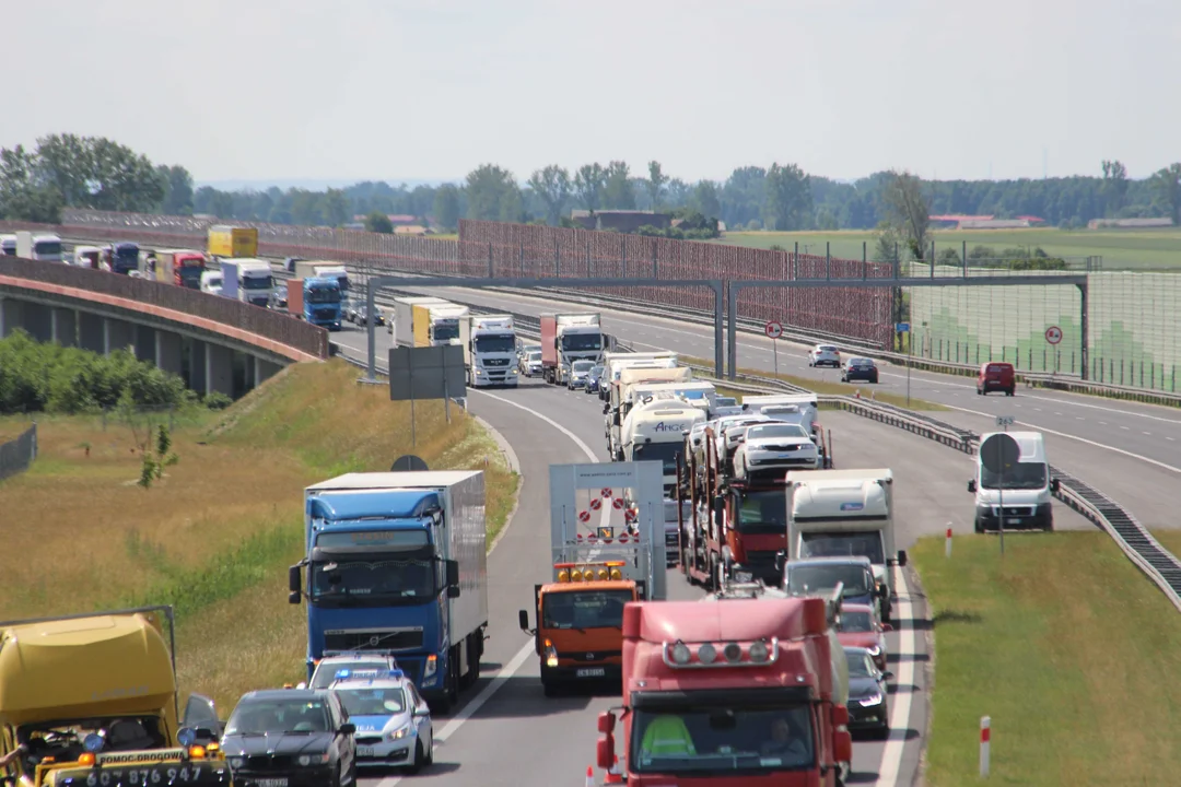 Wypadki na autostradzie i w centrum Łodzi. Jeśli jesteście w tych okolicach - uważajcie - Zdjęcie główne