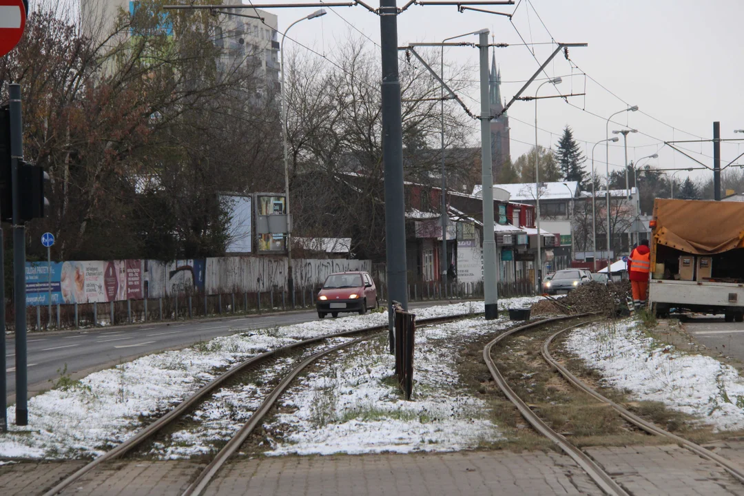 Powrót tramwajów MPK Łódź na pętlę tramwajową Chojny Kurczaki. Udało się naprawić torowisko na ulicy Rzgowskiej - Zdjęcie główne