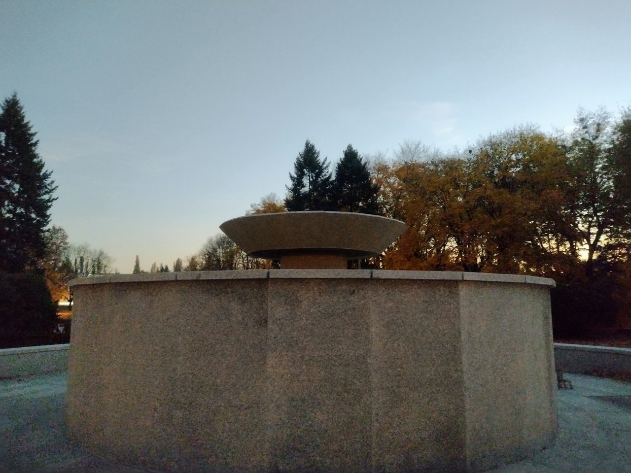 Nowa fontanna w parku Widzewskim. „Łódź kocha beton” - twierdzą mieszkańcy [zdjęcia] - Zdjęcie główne