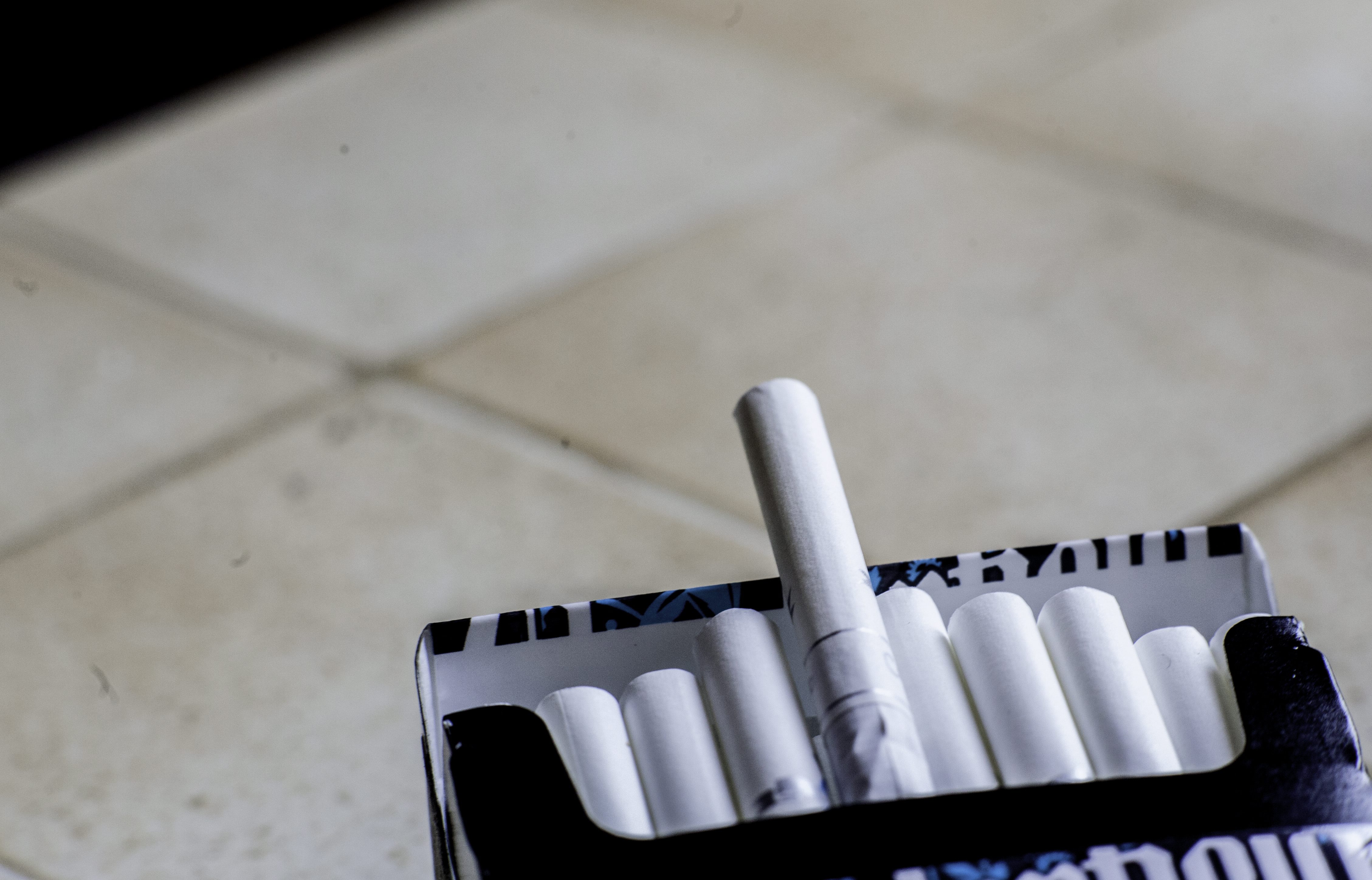 Naczelna Rada Lekarska apeluje: podnieść ceny najtańszych, tradycyjnych papierosów - Zdjęcie główne