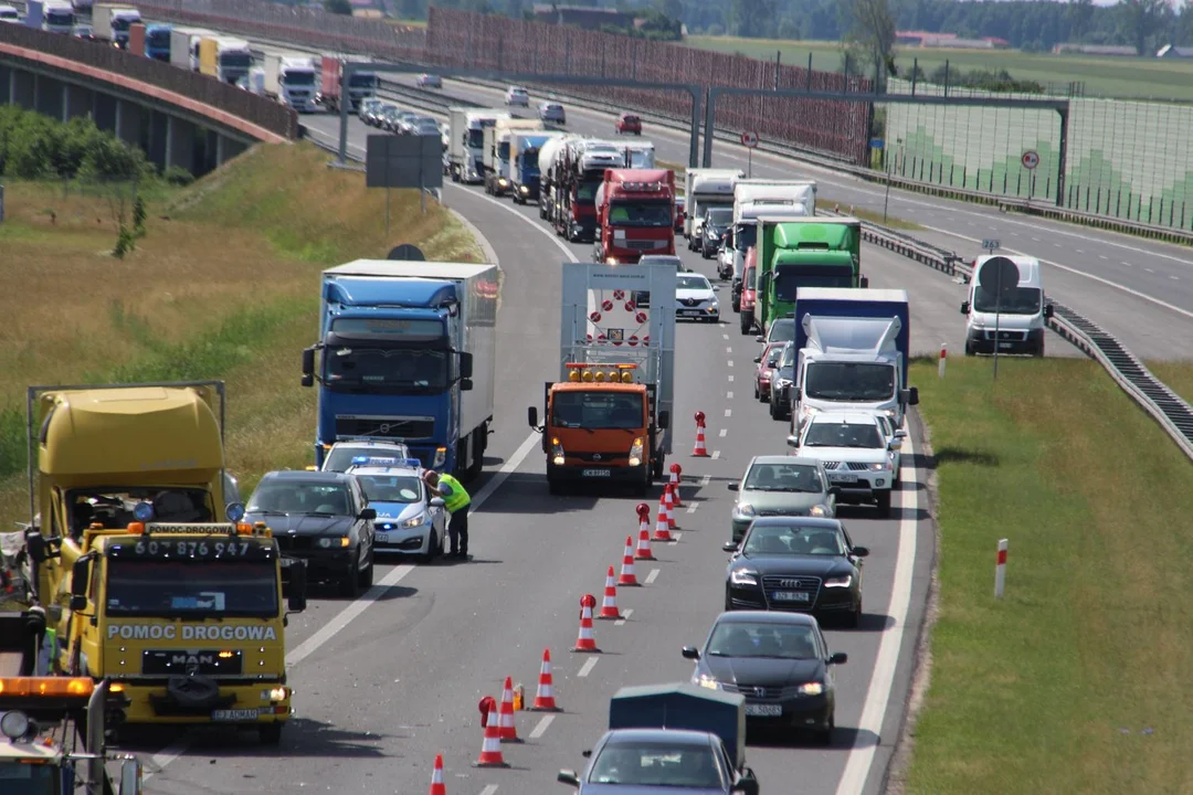 Śmiertelny wypadek na A2 w Łódzkiem. Zderzyło się pięć aut! Droga jest zablokowana - Zdjęcie główne