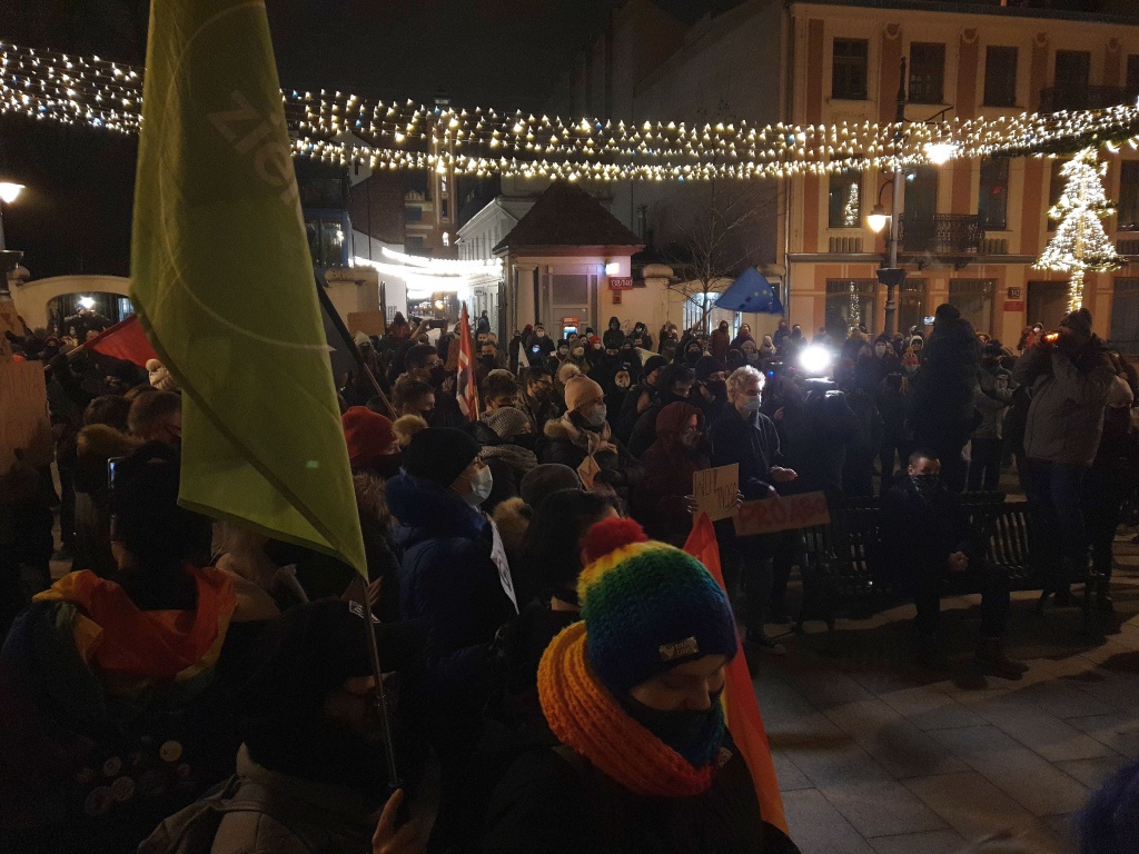 Strajk kobiet w Łodzi. Protest po opublikowaniu uzasadnienia do wyroku Trybunału Konstytucyjnego ws. aborcji [zdjęcia] - Zdjęcie główne