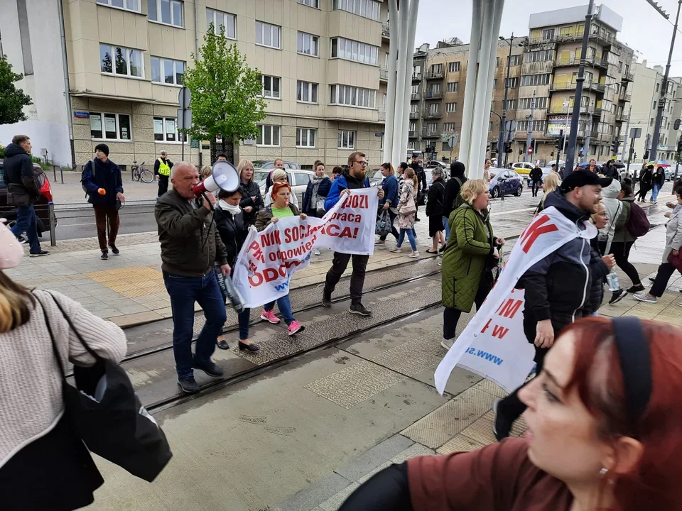 Urząd Miasta Łodzi zgłasza strajkujących pracowników MOPS-u do prokuratury. Za co? - Zdjęcie główne