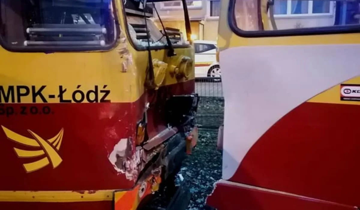 Potężne zderzenie tramwajów na Limanowskiego w Łodzi [Aktualizacja] - Zdjęcie główne