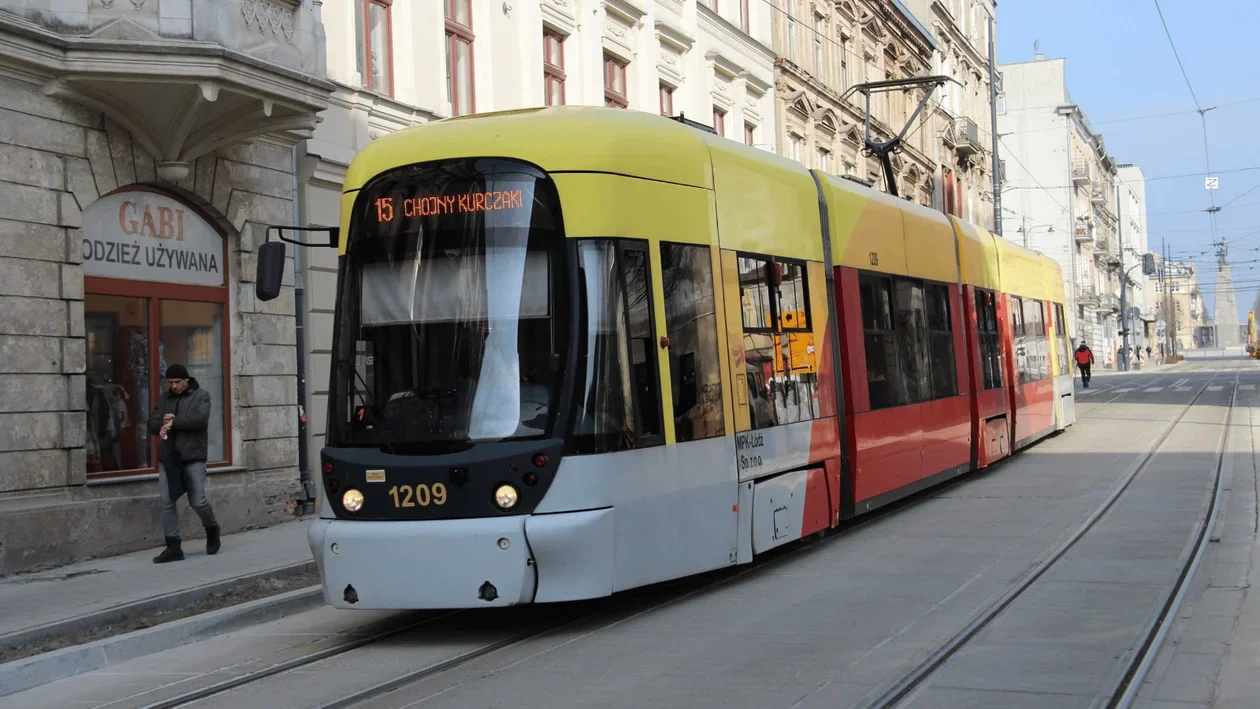 Remont torowiska zbliża się do końca. Kiedy powrót tramwajów na Rzgowską? - Zdjęcie główne