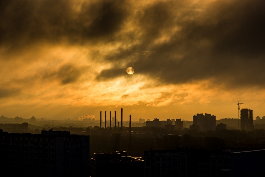 Smog w Łodzi. Na niektórych dzielnicach mogą wystąpić znaczące przekroczenia pyłu PM10 - Zdjęcie główne