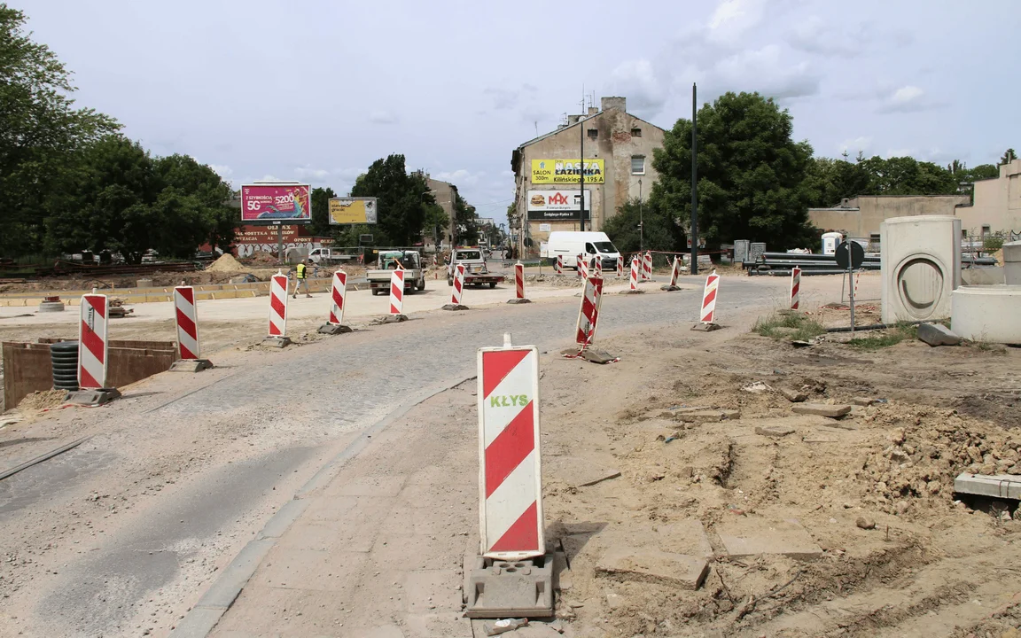 Spore problemy przy przebudowie ulicy Przybyszewskiego. Na placu budowy nie ma pracowników [ZDJĘCIA] - Zdjęcie główne