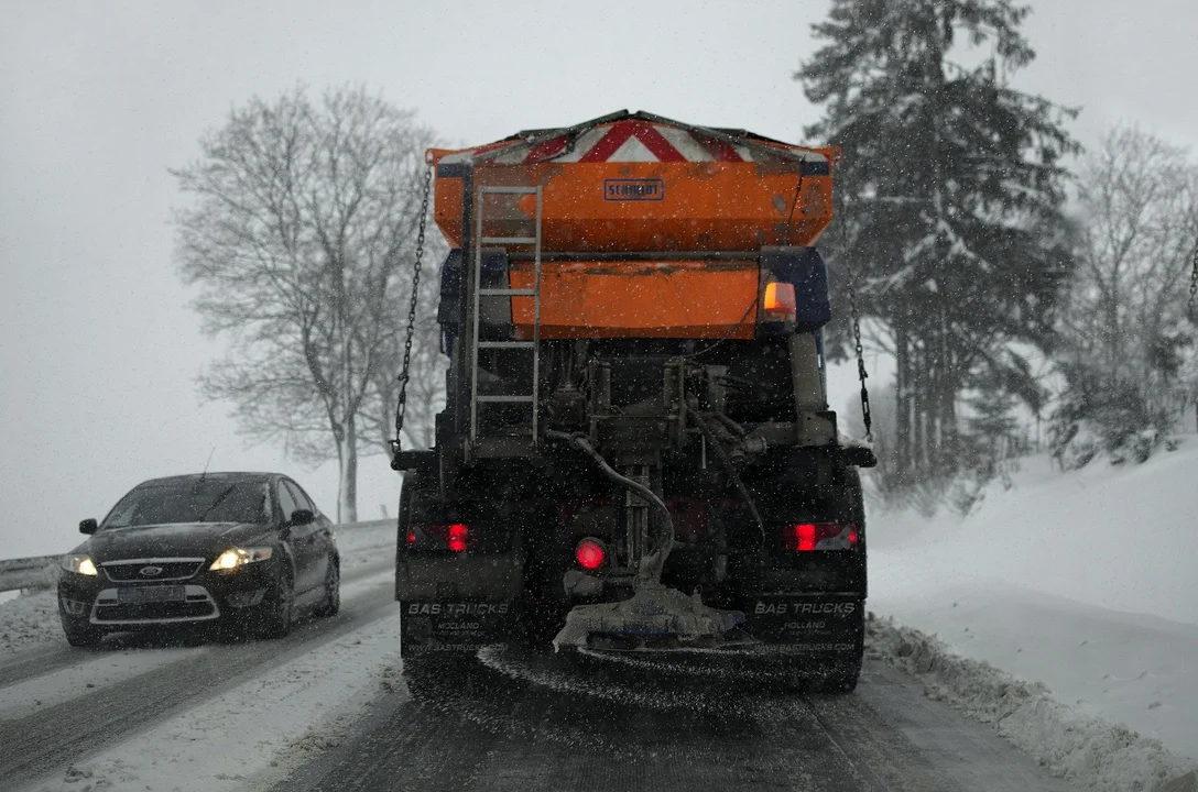 Łódź (podobno) przygotowana na atak zimy. Na drogi wyjedzie 180 samochodów do odśnieżania ulic - Zdjęcie główne