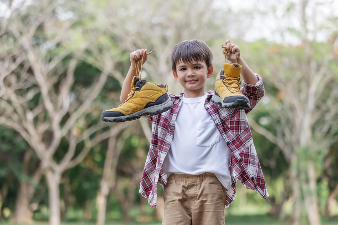 Buty dla chłopców – Kompletny przewodnik po wyborze idealnego obuwia - Zdjęcie główne