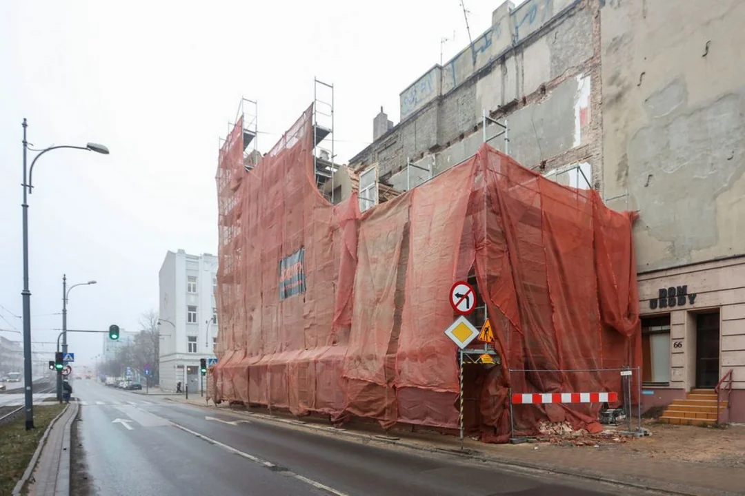 Urząd Miasta Łodzi zapowiada „widowiskowe” wyburzenie kamienicy w centrum [zdjęcia] - Zdjęcie główne