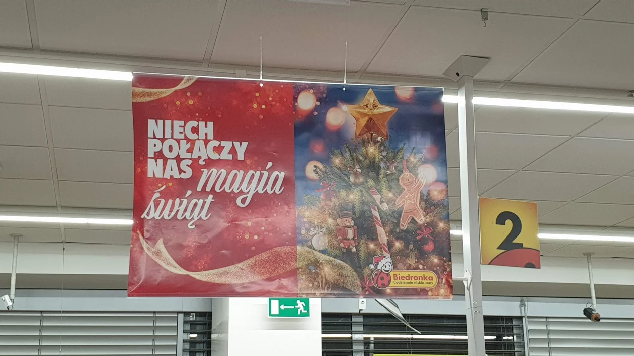 Markety w Łodzi od tygodni świętują Boże Narodzenie. „To lekka przesada” - Zdjęcie główne