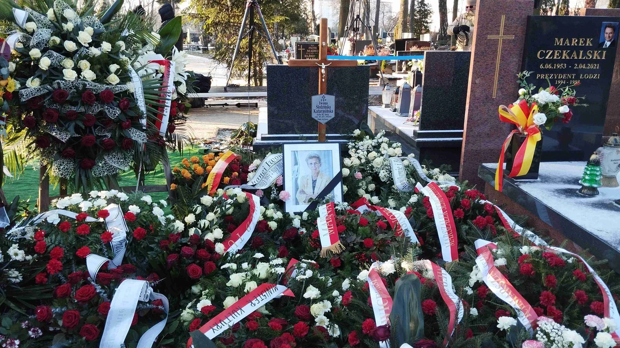 Pogrzeb najdłużej zasiadającej posłanki w Sejmie RP. W uroczystościach brał udział premier Donald Tusk [ZDJĘCIA] - Zdjęcie główne