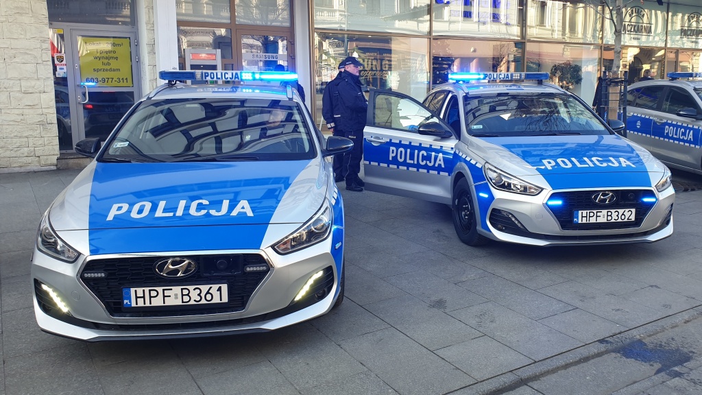 Policjanci z Łodzi otrzymali nowe radiowozy [ZDJĘCIA]  - Zdjęcie główne