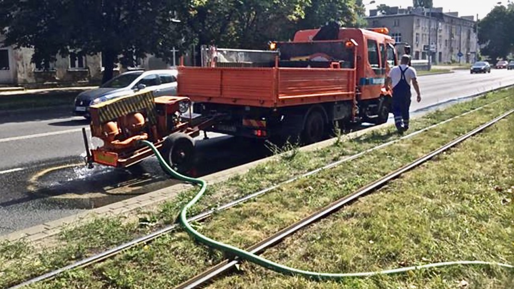 Awaria wodociągu na Limanowskiego usunięta, ale tramwaj jeszcze długo nie pojeździ [ZDJĘCIA] - Zdjęcie główne