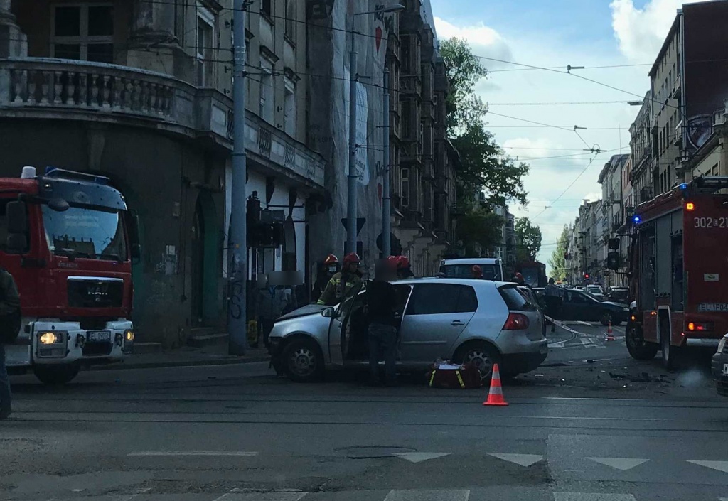Wypadek Łódź. Kraksa na Gdańskiej w Łodzi. Zderzyły się cztery samochody [zdjęcia] - Zdjęcie główne