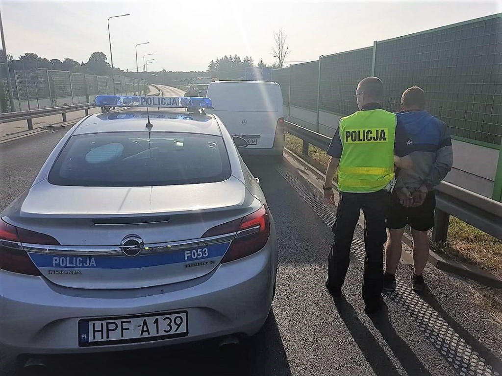 Bez prawa jazdy i na podwójnym gazie uciekał Policji  - Zdjęcie główne