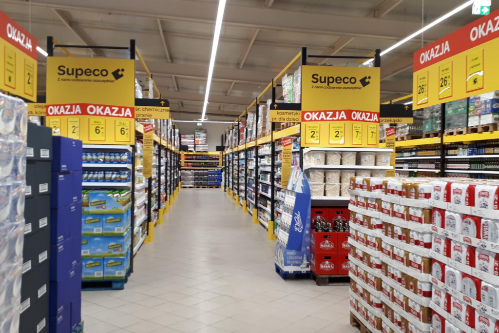 Supeco, czyli pomysł Carrefour na połączenie dyskontu i hurtowni zyskuje na popularności. Powstają kolejne sklepy  - Zdjęcie główne