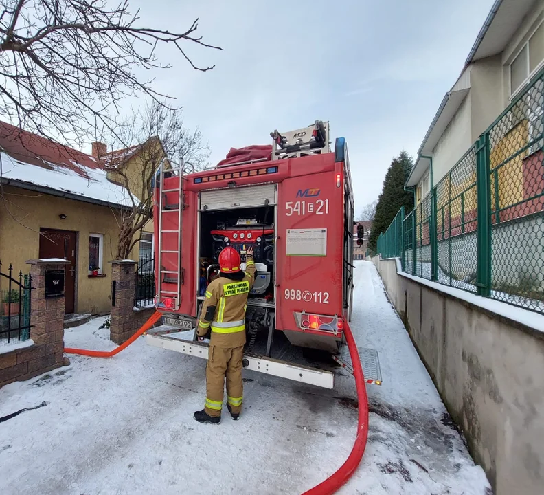Pożar w domu jednorodzinnym w Tomaszowie Mazowieckim. Nie żyje 75-letni mężczyzna [ZDJĘCIE] - Zdjęcie główne