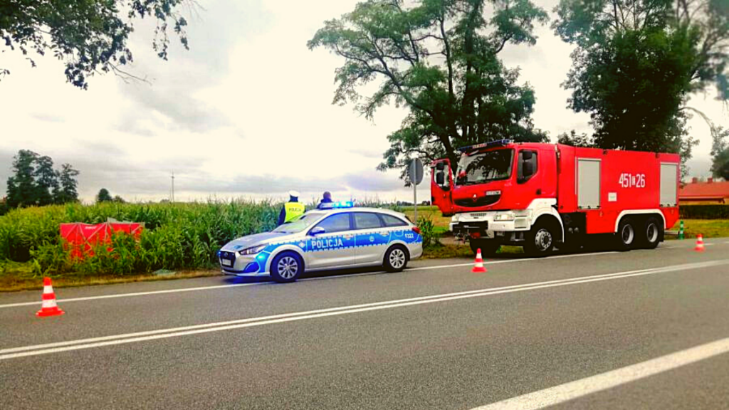 Kolejny tragiczny wypadek. Nie żyje 22-latek kierujący BMW. 17-latkę zabrano śmigłowcem do szpitala - Zdjęcie główne