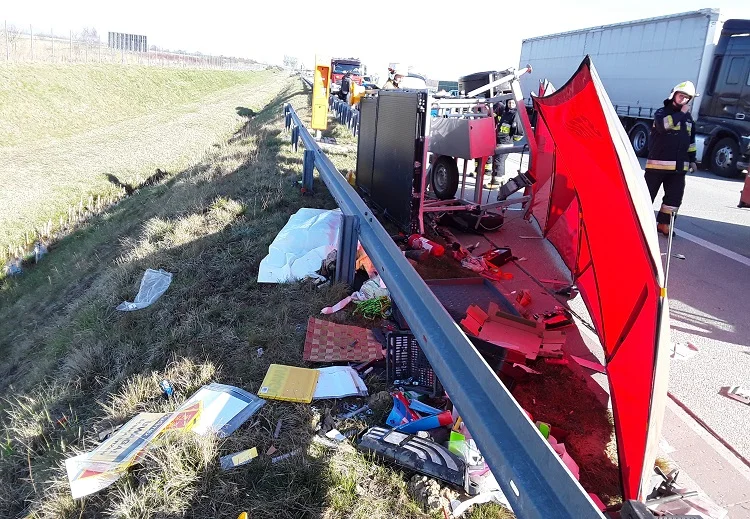 Śmiertelny wypadek na autostradzie A1. Ciężarówka potrąciła 50-letniego mężczyznę  - Zdjęcie główne