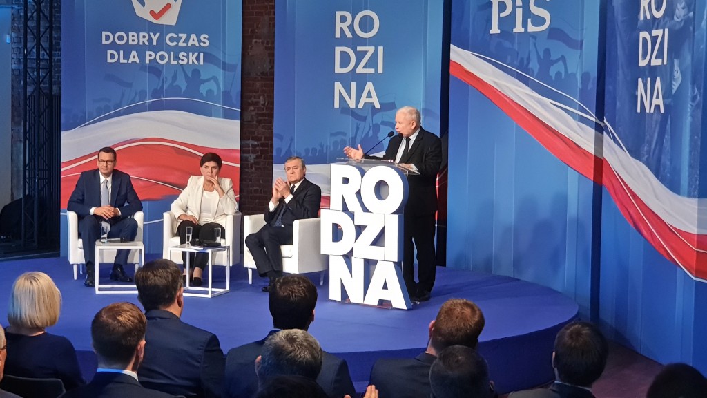 Wicepremier Piotr Gliński: Chcemy o tym rozmawiać z Polakami mniej wiecowo, a bardziej programowo [WIDEO] - Zdjęcie główne