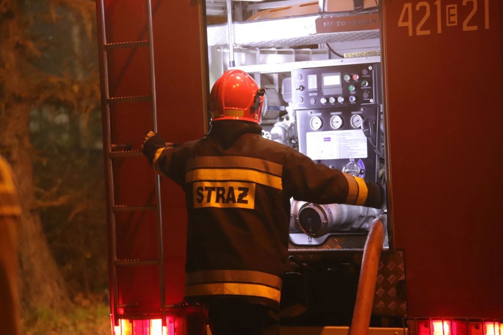 Tragiczny pożar na Rzgowskiej w Łodzi. Nie żyje mężczyzna - Zdjęcie główne