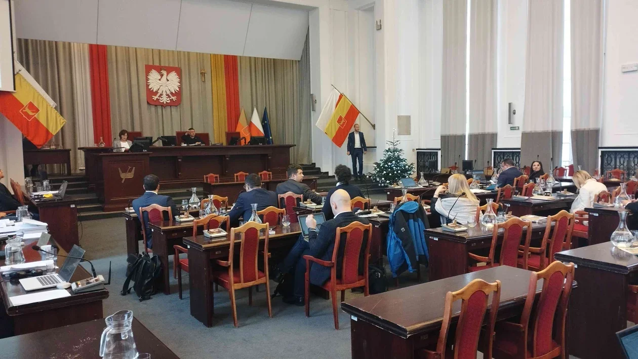 Listy Prawa i Sprawiedliwości do Rady Miejskiej i Sejmiku nadal nieznane. Startami pochwaliło się za to kilku radnych - Zdjęcie główne