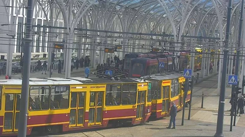 Zatrzymanie tramwajów na Piotrkowskiej Centrum. Utrudnienia dla podróżnych MPK Łódź - Zdjęcie główne