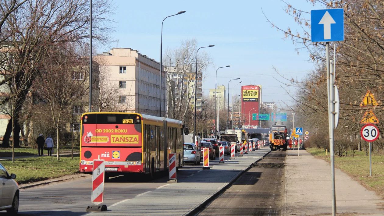 Pierwszy dzień remontu trzech ważnych ulic na Bałutach. Zmiany dla kierowców i podróżnych MPK Łódź [ZDJĘCIA] - Zdjęcie główne