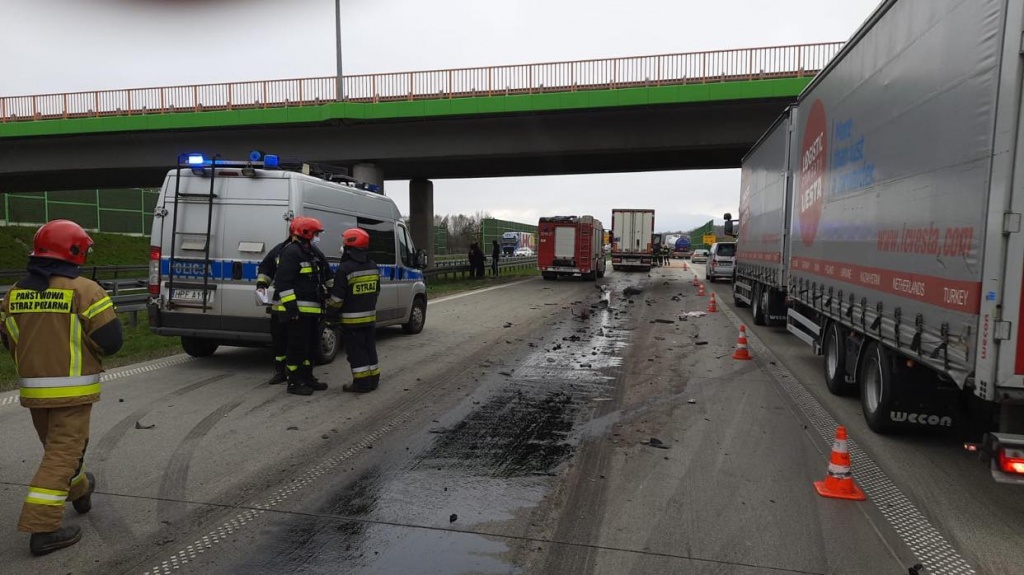  Groźny wypadek na autostradzie A1 pod Łodzią. Jedna osoba trafiła do szpitala - Zdjęcie główne
