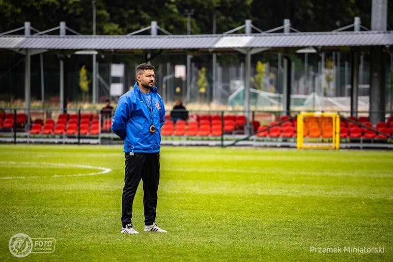 Trener Kaczmarek po meczu Widzew - Błękitni: „Sporo pracy przed nami” - Zdjęcie główne